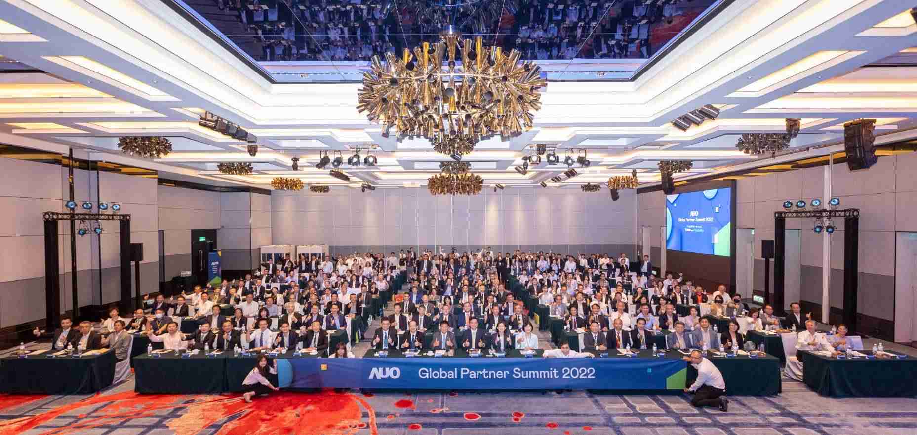 友達推動「安心、、、創新、、、、用心、、同心、、盡心」五星職旅，，，為菲籍員工打造全方位照護，，首度贏得「人權實踐與發展領袖獎」殊榮