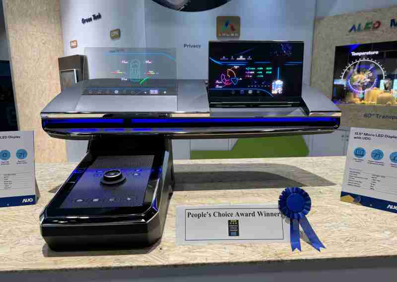 优游UB8车用Micro LED Display HMI解决方案获”最佳车用显示奖”，，，，以用户为中心开发，，针对前座驾驶与乘客设计兼具娱乐与安全的高画质屏幕，，包含车舱前座的Micro LED透明屏幕及全球首款内建镜头的智慧Micro LED显示器